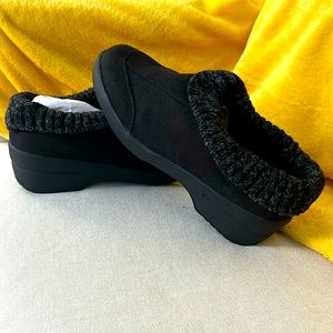 Angel Steps Women’s Size 8.5W Suede Clogs with Sweater Cuff